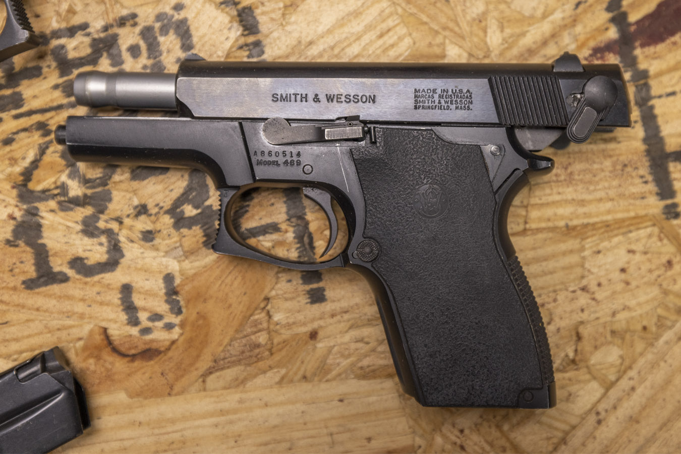 SMITH AND WESSON 469 9mm Police Trade-In Pistol